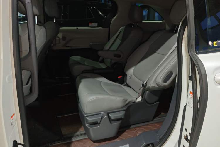 Used Toyota Granvia 2023 2.5L Hybrid Prestige PLUS Edition