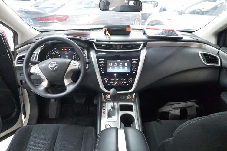 Used Nissan Murano 2021 2.5L XE Two-Wheel Drive Elite Edition Interior 2