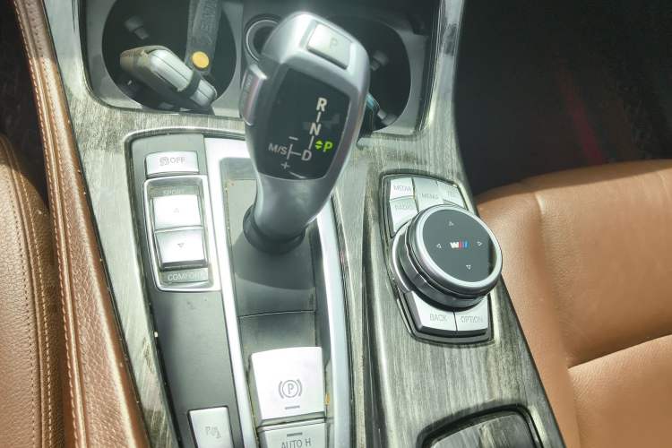 Used BMW 5 Series 2014 525Li Leading Model
