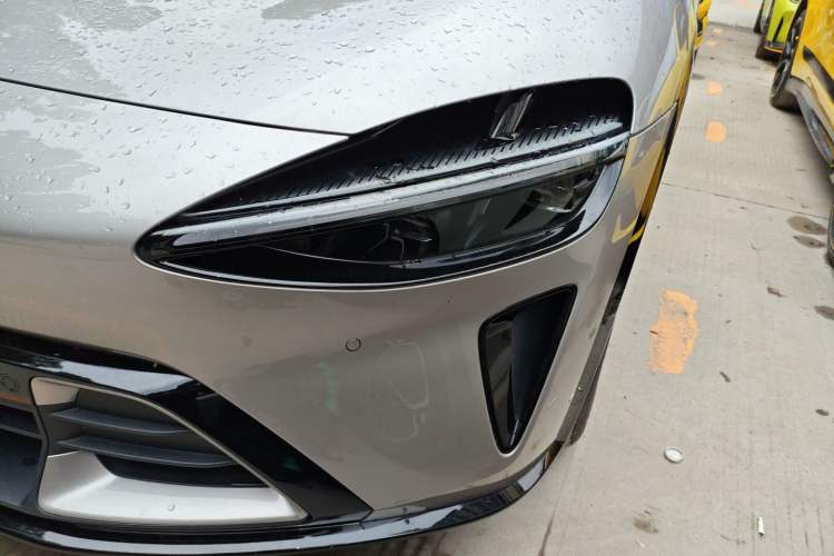 Used Xiaomi Auto YU7 2025 Ultra-Long Range High-Performance All-Wheel-Drive Max Edition
