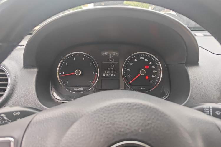 Used Volkswagen Lavida 2011 1.6L Automatic Pinxuan Edition Odometer Close Up