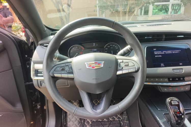 Used Cadillac XT4 2022 28T Two-Wheel-Drive Luxury Version
