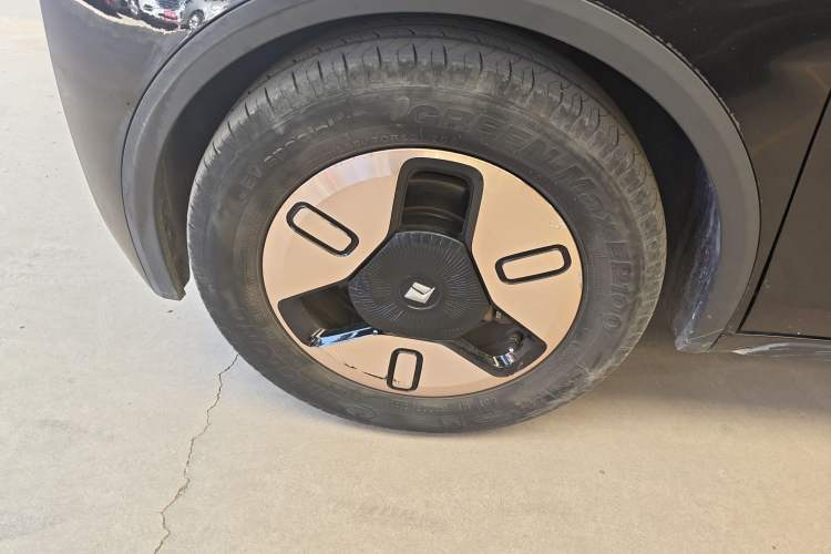 Used Baojun KiWi EV 2022 Designer Lite Edition Ternary Lithium Left Front Wheel Hub