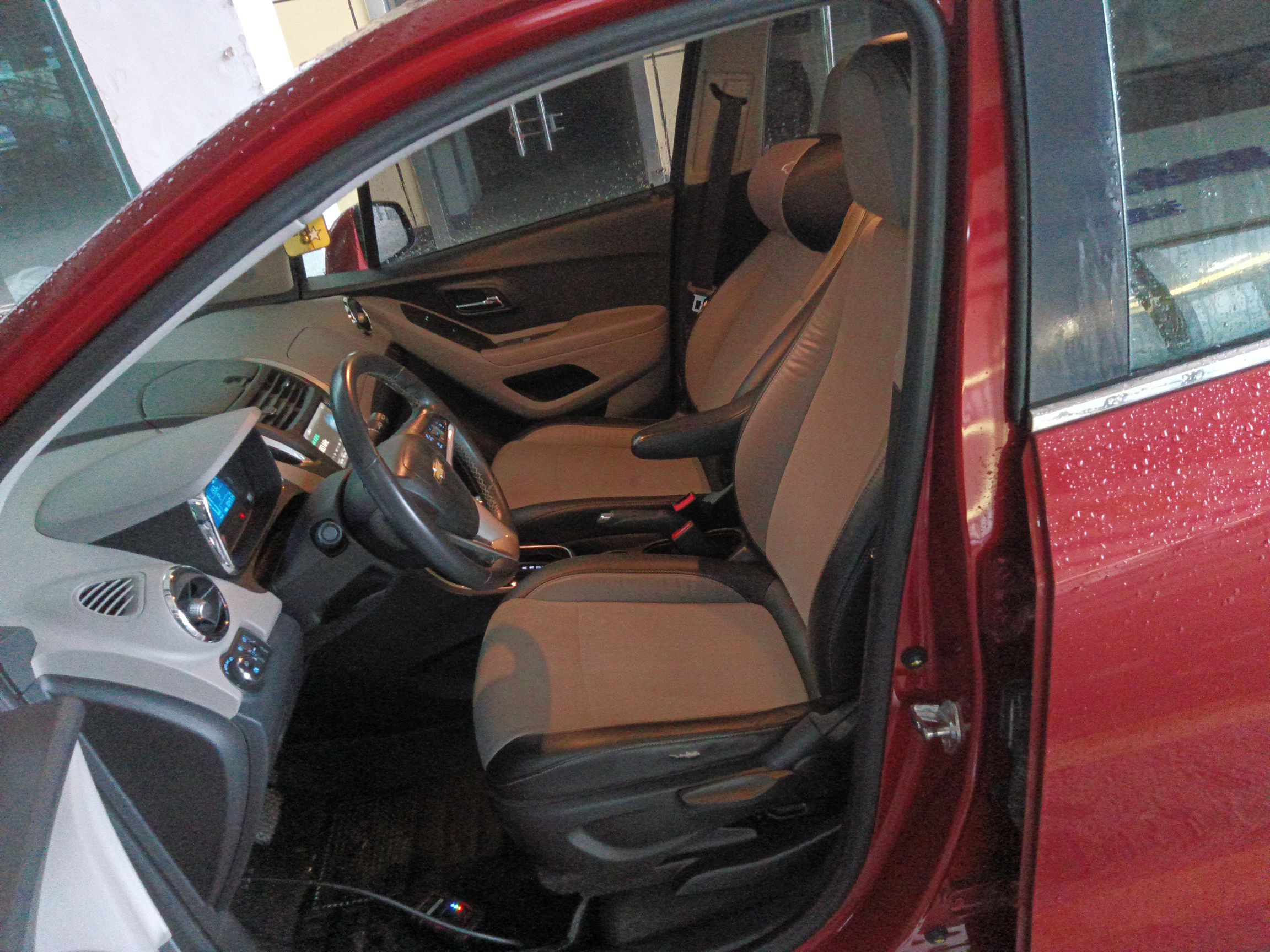 Переднее сиденье в автомобиле