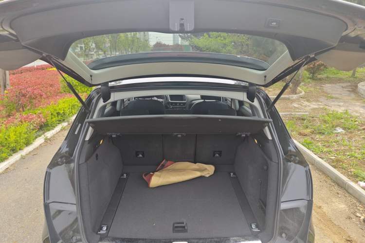 Used Audi Q5 2017 Plus 40 TFSI Ambition Model Trunk