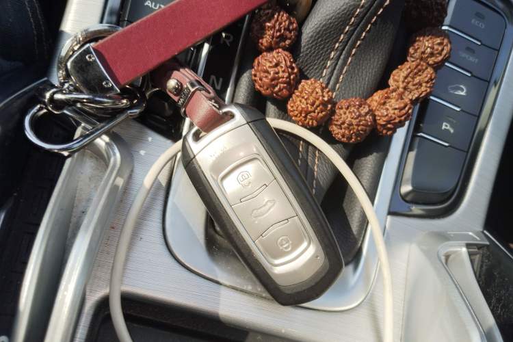 Used Geely Auto Emgrand X7 Sport 2016 1.8TD Automatic ZhiZun Version Interior 1