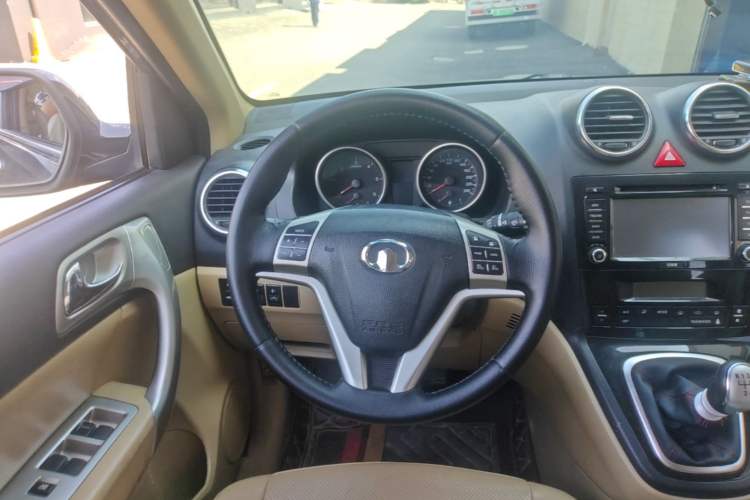 Used Haval H6 2011 Green Silence 2.0T Manual Two-Wheel Drive Urban Model
