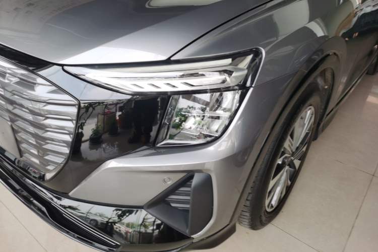 Used Audi Q5 e-tron 2023 40 e-tron Shining Edition Brocade Suit Left Front Headlight