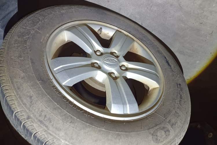 Used Kia Sportage 2013 2.0L Automatic Two-Wheel Drive GL Trim Right Front Wheel Hub