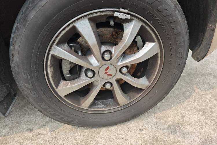 Used Wuling Hongguang V 2022 1.5L Enjoy Edition Electric-Powered LAR Right Front Wheel Hub