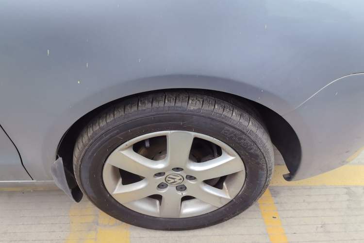 Used Volkswagen Polo 2009 Jingqu 1.6L Automatic Elegant Edition Right Front Wheel Hub