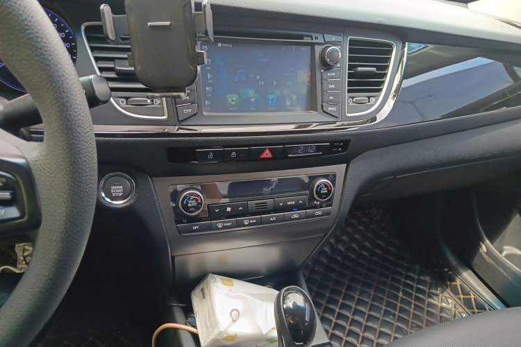 Used Hyundai Mistra 2014 1.8L Automatic Smart GLS Audio And AC Panel