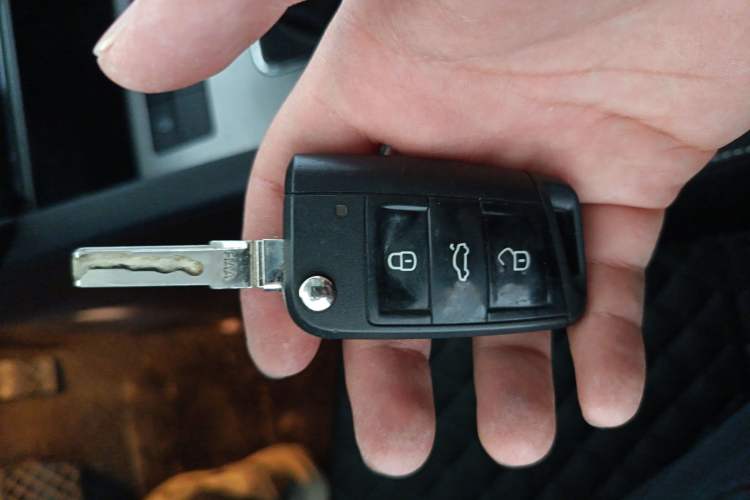 Used Skoda Octavia 2019 1.5L Automatic Smart Drive Luxury Edition China VI Standard Vehicle Key