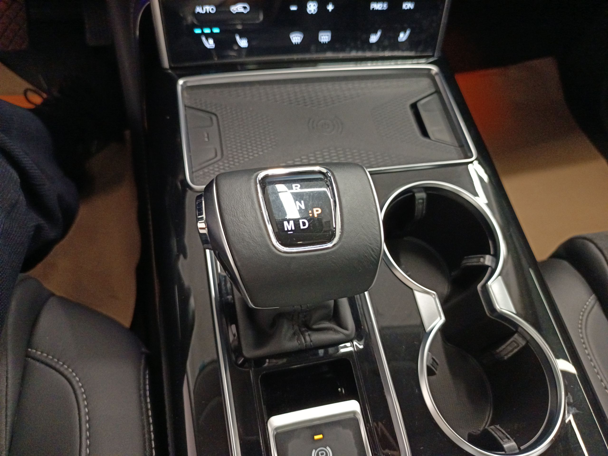 Hongqi HS7 2022 2.0T DCT Two-Wheel Drive Smart Connect Flagship Edition 7 Seats — снимка 16
