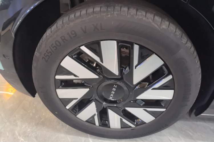 Used Zeekr MIX 2025 Intelligent Driving Version
