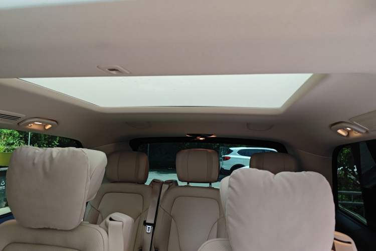 Used Mercedes-Benz V-Class 2021 V 260 Prestige Edition Headliner