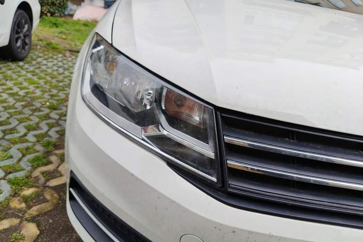 Used Volkswagen Santana 2019 1.5L Manual Fashion Edition China VI Standard Right Front Headlight