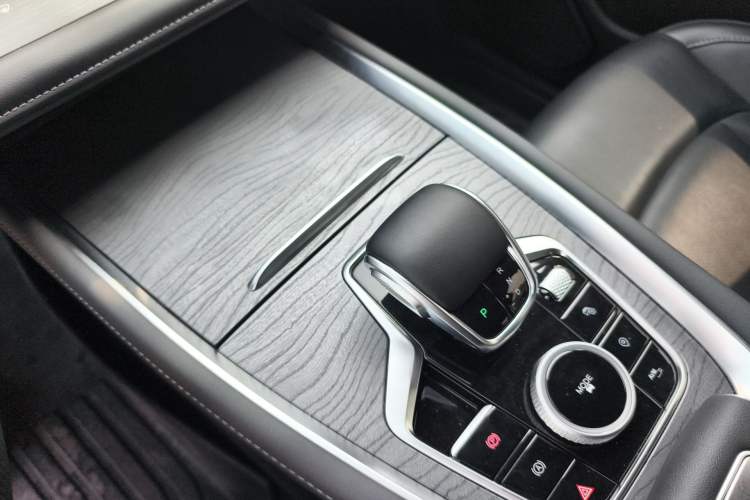 Used Chery Tiggo 8 PRO 2024 Champion Edition 290T Two-Wheel Drive Shining Version 5 Seats Gear Lever