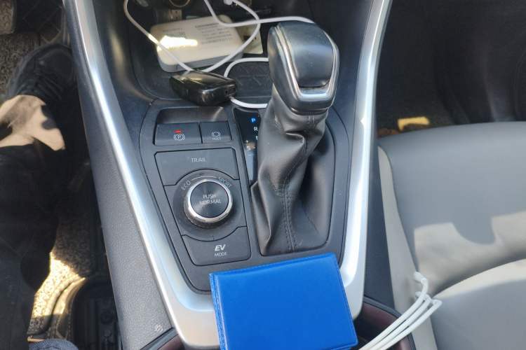 Used Toyota RAV4 2020 Dual-Engine 2.5L E-CVT 4x4 Elite PLUS Edition