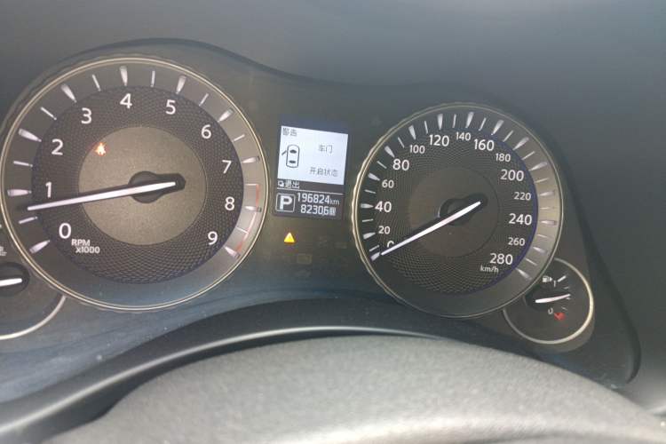 Used Infiniti Q70 2017 Q70L 2.5L Elite Edition Odometer Close Up