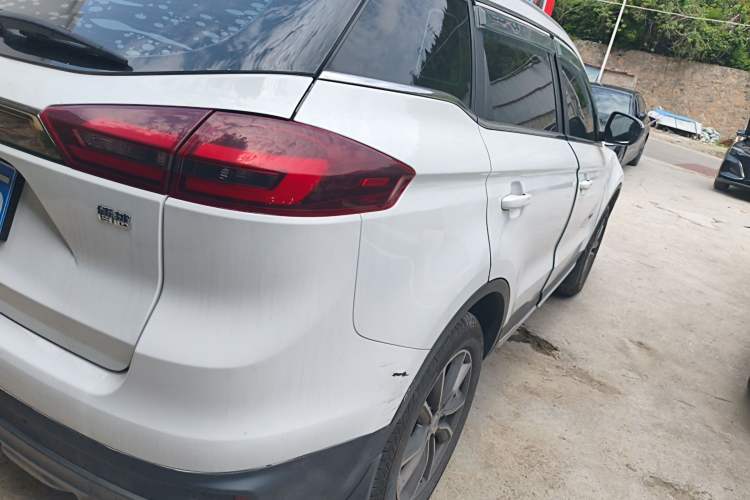 Used Geely Auto Emgrand X7 Sport 2020 1.8TD DCT Two-Wheel Drive Smart Connect 4G-Enabled Version
