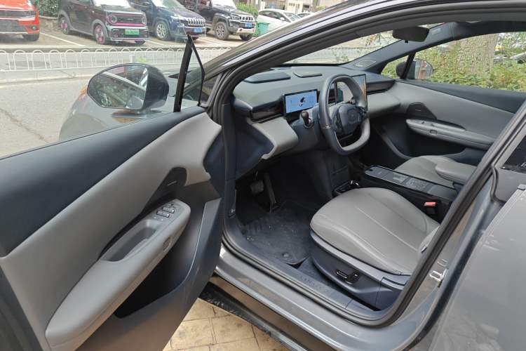 Used Lynk & Co Z20 2025 530 km Range Rear-Wheel Drive Max
