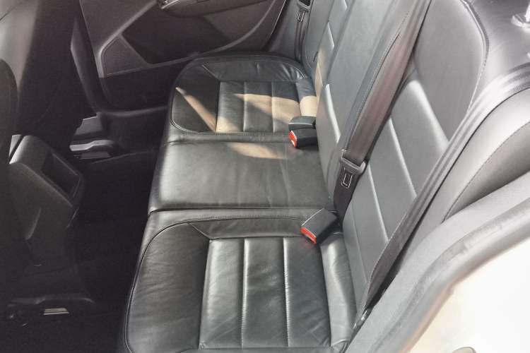 Used Volkswagen Lavida 2013 Revised Version 1.4 TSI DSG Comfort Edition Left Rear Seat