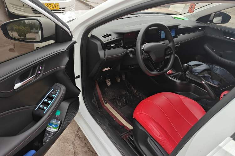 Used Roewe i5 2023 1.5L Manual Comfort Edition
