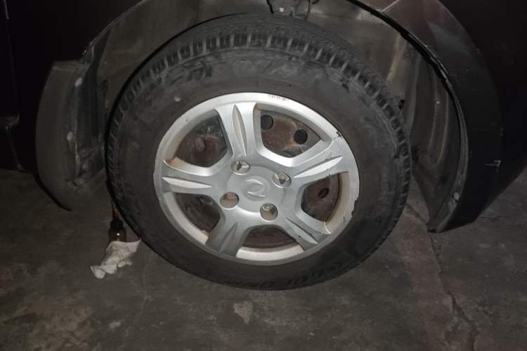 Used Dongfeng Fengon 330 2014 1.5L Manual Utility Version DK15 Right Front Wheel Hub