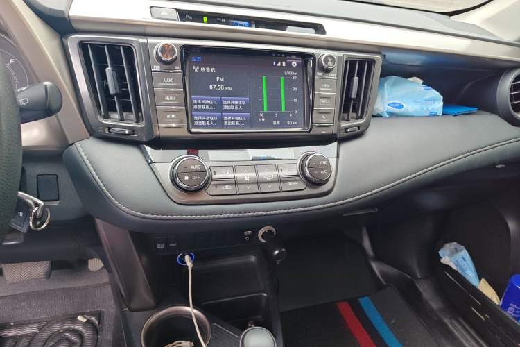 Used Toyota RAV4 2016 2.0L CVT Two-Wheel Drive Fashion Edition China V Standard
