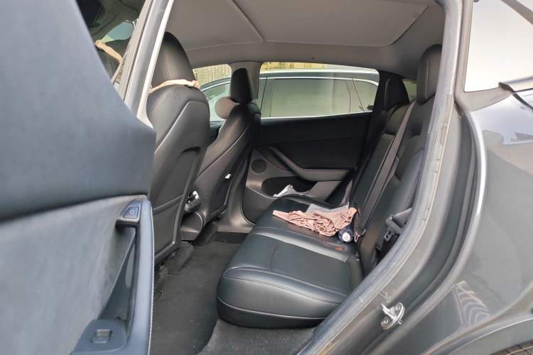 Used Tesla Model Y 2022 Long-Range All-Wheel-Drive Version
