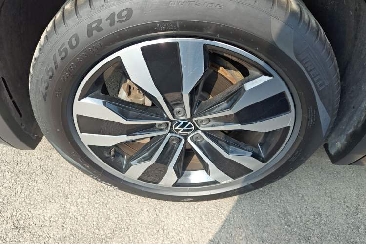 Used Volkswagen Tiguan L 2022 330TSI Automatic Two-Wheel Drive R-Line Enhanced Edition