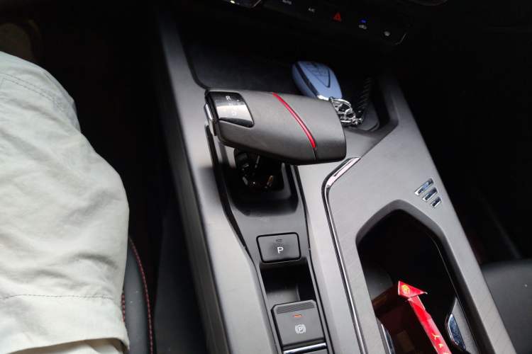 Used CHANGAN X5 PLUS 2024 1.5T DCT Pioneer Edition Gear Lever