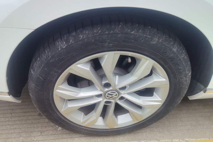 Used Volkswagen Magotan 2018 Facelift 330TSI DSG Luxury Model Right Rear Wheel Hub