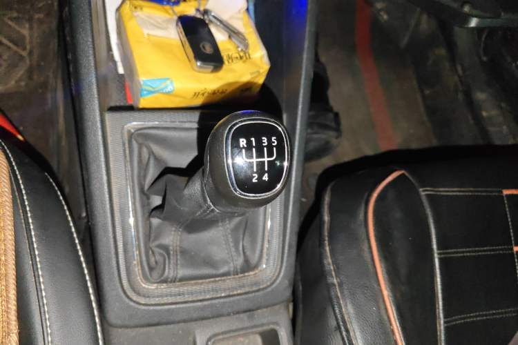 Used Skoda Kamiq 2018 1.5L Manual Comfort Edition China VI Standard Gear Lever