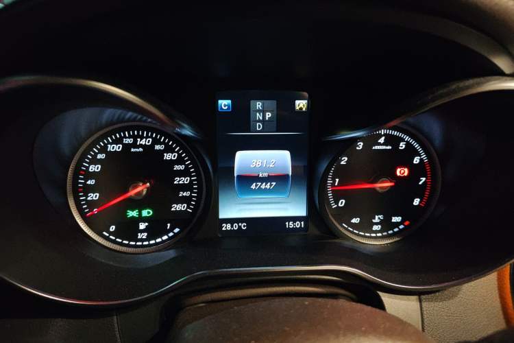 Used Mercedes-Benz GLC 2019 GLC 300 L 4MATIC Dynamic Model Odometer Close Up