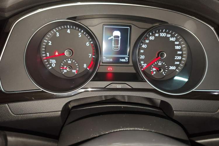 Used Volkswagen Magotan 2018 330TSI DSG Luxury Model Odometer Close Up