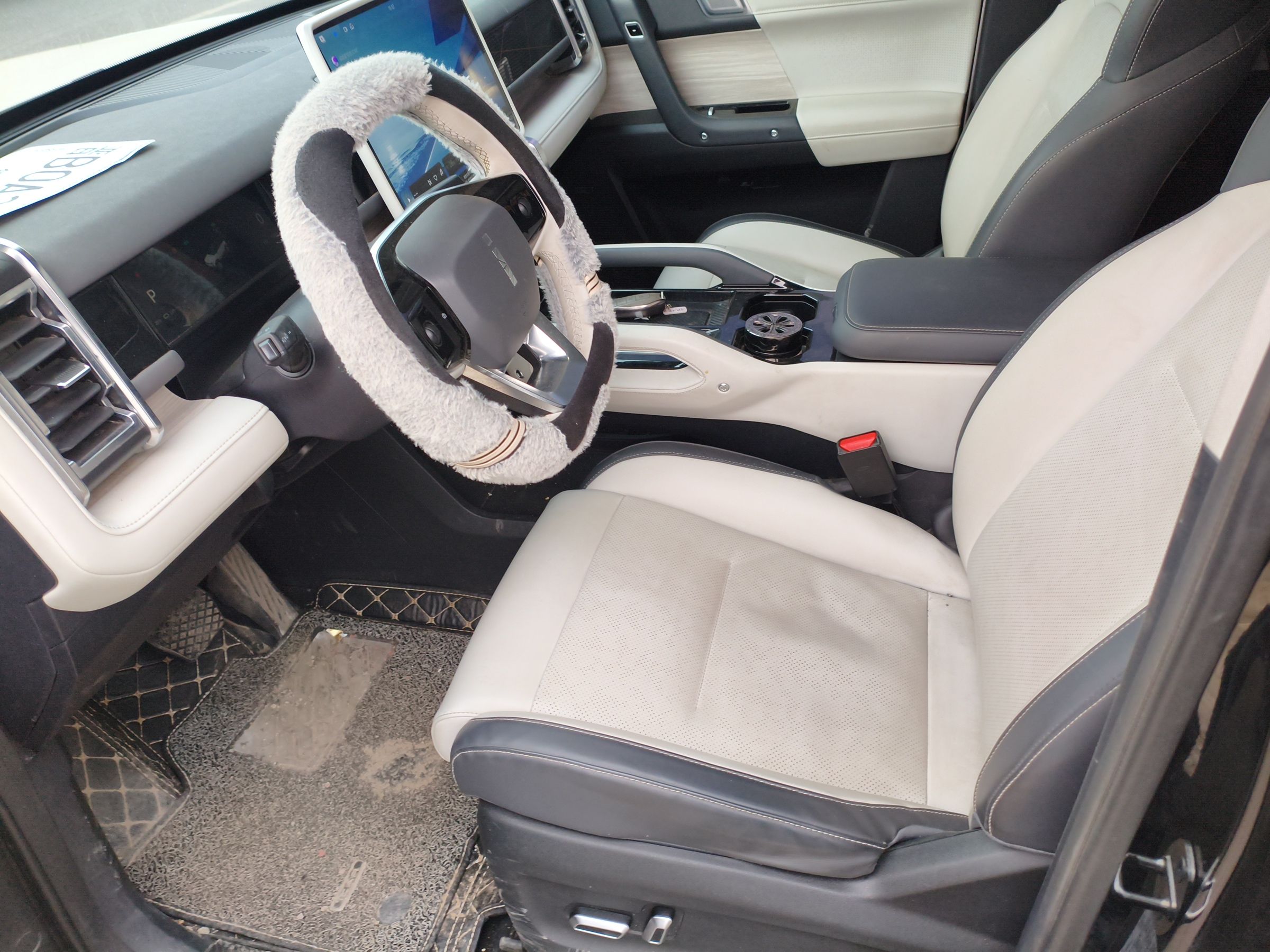 Переднее сиденье в автомобиле