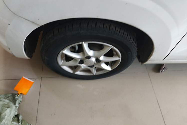 Used Roewe Clever 2022 311km QiQi BoBo Edition Left Front Wheel Hub