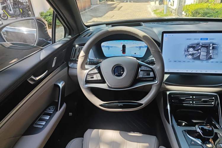 Used BYD Tang New Energy 2024 DM-i Glory Edition 112KM Flagship Model
