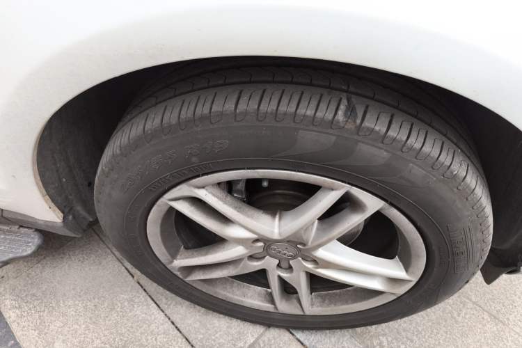 Used Audi Q5 2016 40 TFSI Comfort Model Right Front Wheel Hub