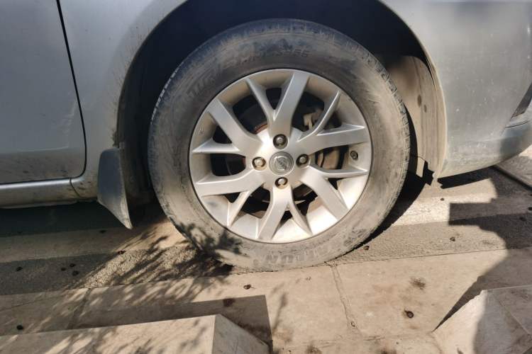 Used Nissan Sunny 2014 1.5XL Manual Deluxe Edition Right Front Wheel Hub