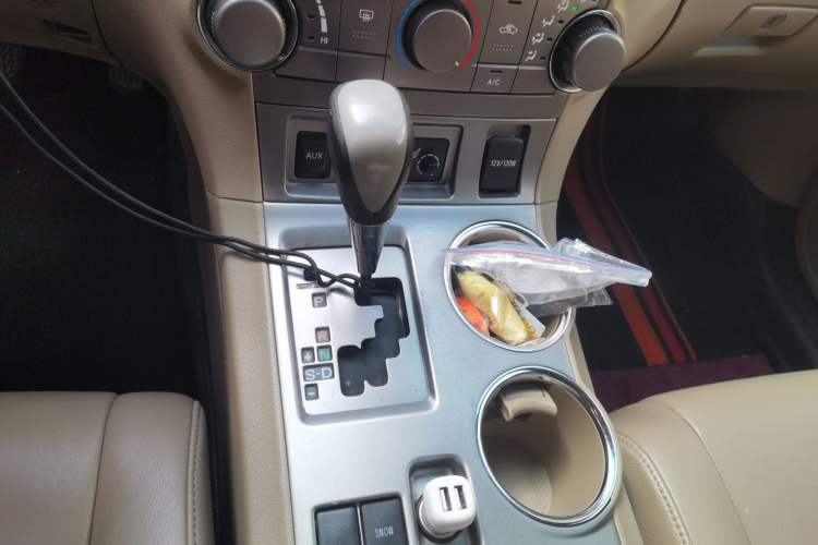 Used Toyota Highlander 2011 2.7L Two-Wheel Drive 5-Seater Sport Edition
