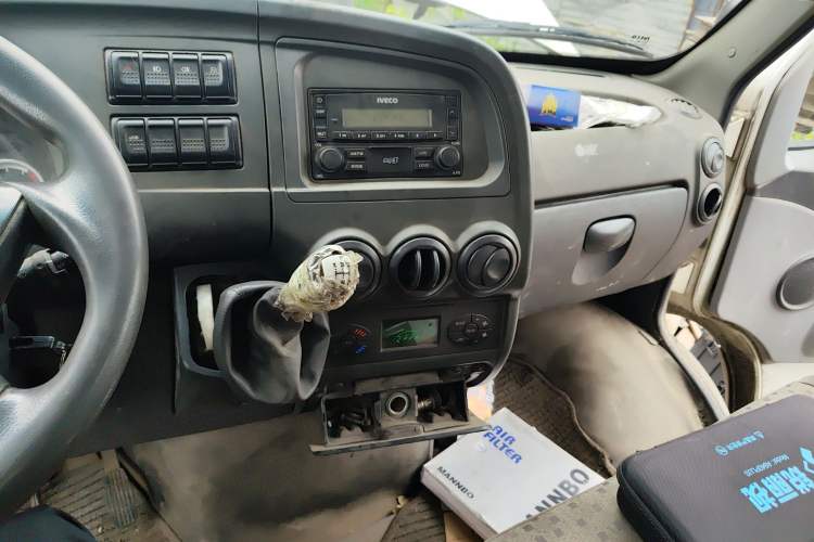 Used Iveco Power Daily 2012 2.5T-A32 Base Version Audio And AC Panel