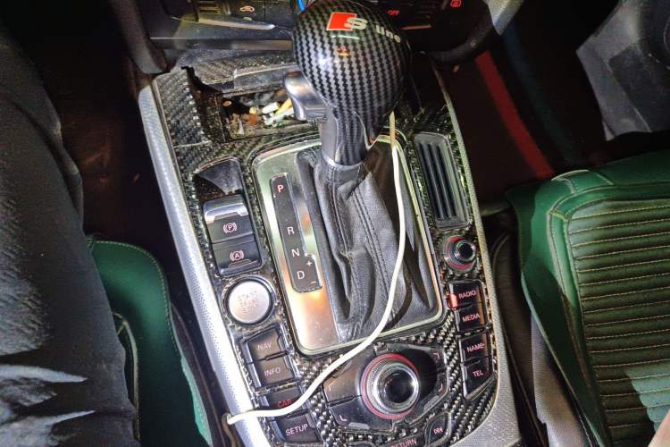 Used Audi A4L 2010 2.0 TFSI Sport Edition Gear Lever