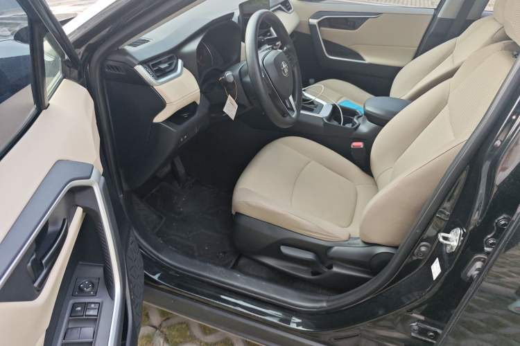 Used Toyota RAV4 2020 2.0L CVT Two-Wheel Drive Urban Edition
