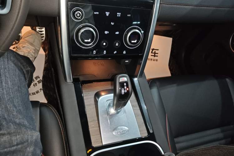 Used Land Rover Discovery Sport 2022 Restyled 249 PS R-Dynamic SE Performance Tech Edition 5 Seats Gear Lever