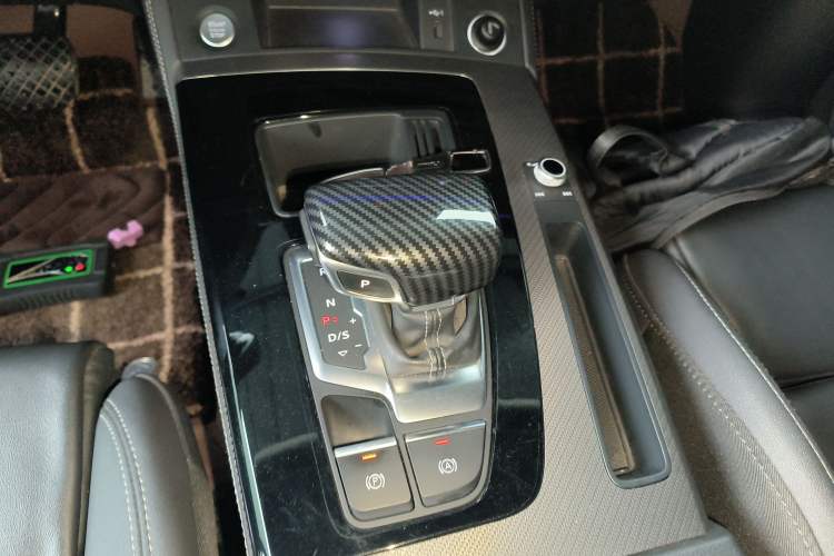 Used Audi Q5L 2022 40T Luxury Dynamic Model Gear Lever