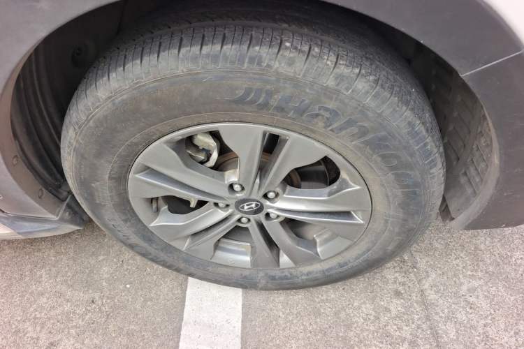 Used Hyundai Santa Fe 2013 2.4L Automatic Two-Wheel Drive Smart Version