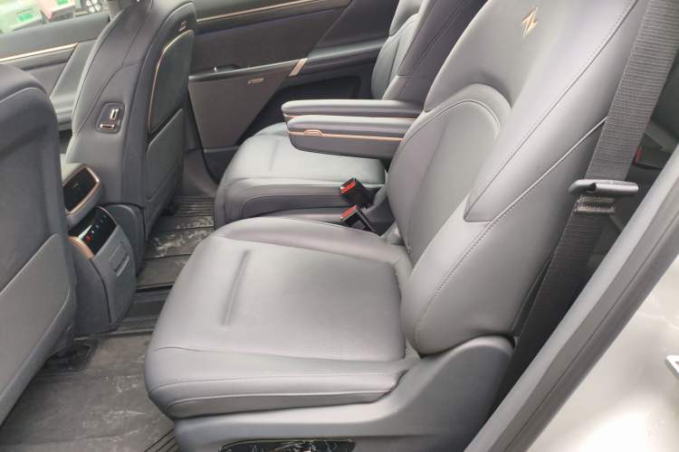 Used Dongfeng eπ eπ008 2024 210Max Range-Extended Version 6 Seats